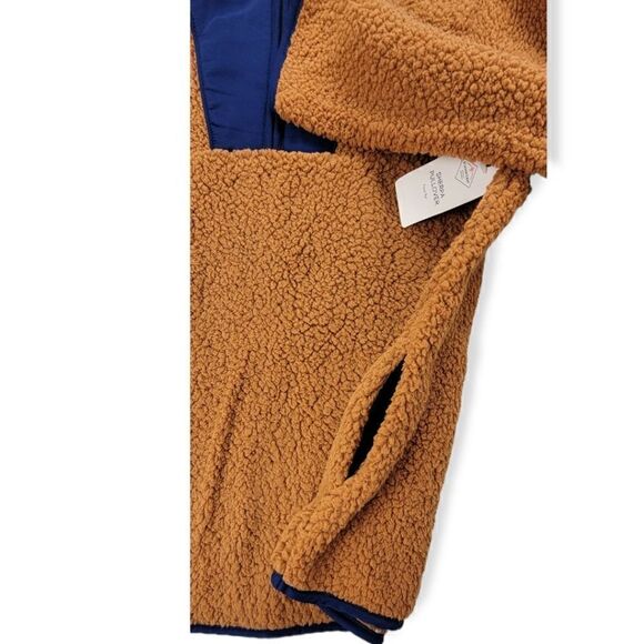 St. John's Bay Sherpa pull over Small - Picture 4 of 4